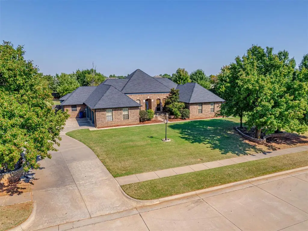 1423 E Twin Brook Terrace, Mustang, OK 73064 - Image #1