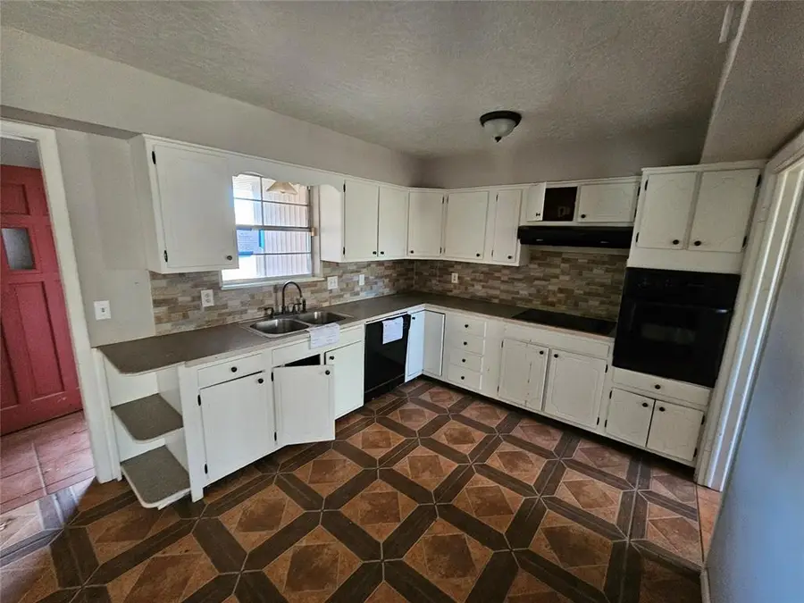 2517 Weatherford Drive, Norman, OK 73071 - Image #2