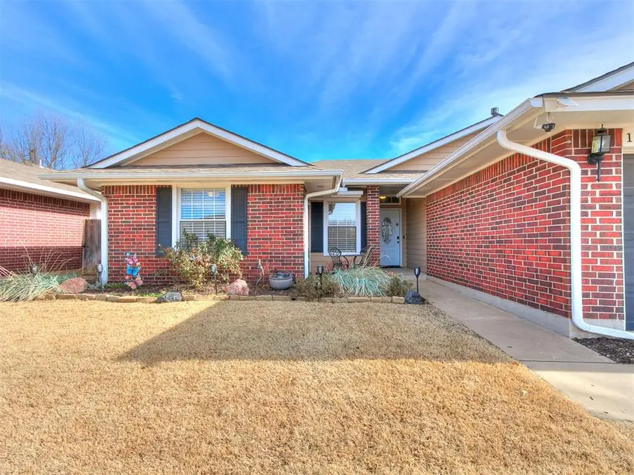112 Woodgate Drive, Yukon, OK 73099 - Image #2
