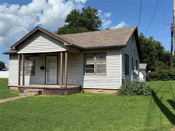 303 SW 5th Street, Lindsay, OK 73052