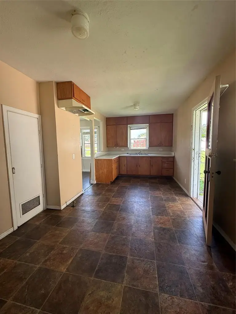 303 SW 5th Street, Lindsay, OK 73052 - Image #3