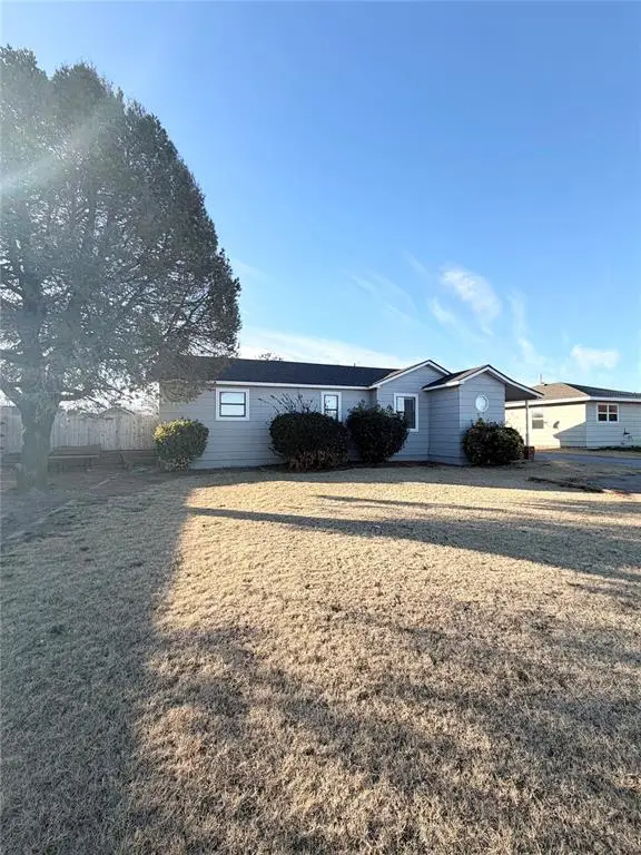 812 E North Boundary Street, Sentinel, OK 73664