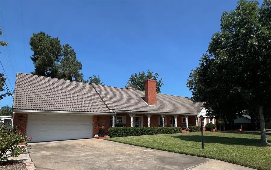 210 E Cammack Street, Shawnee, OK 74804 - Image #2