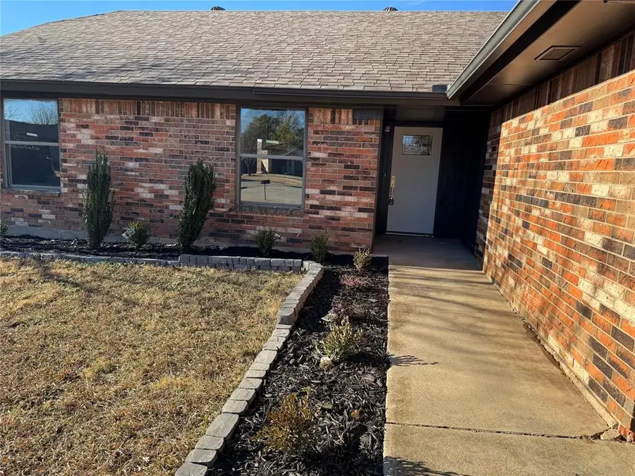 1004 Ranchoak Court, Yukon, OK 73099 - Image #2