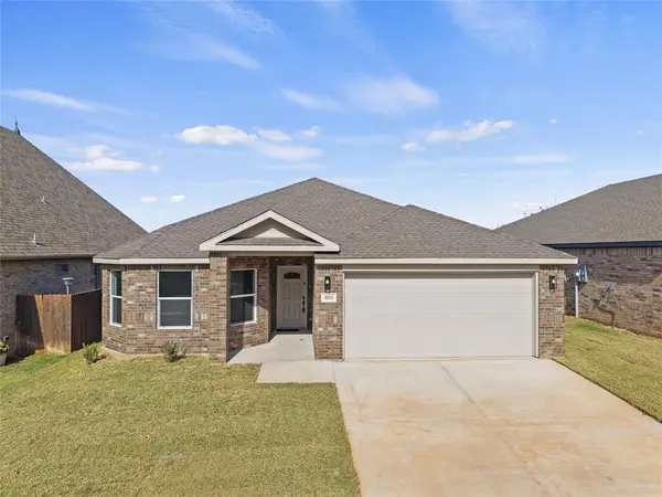 802 Chateau Court, Kingfisher, OK 73750