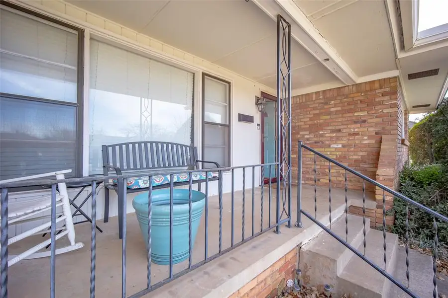 9804 Chesterton Place, The Village, OK 73120 - Image #3