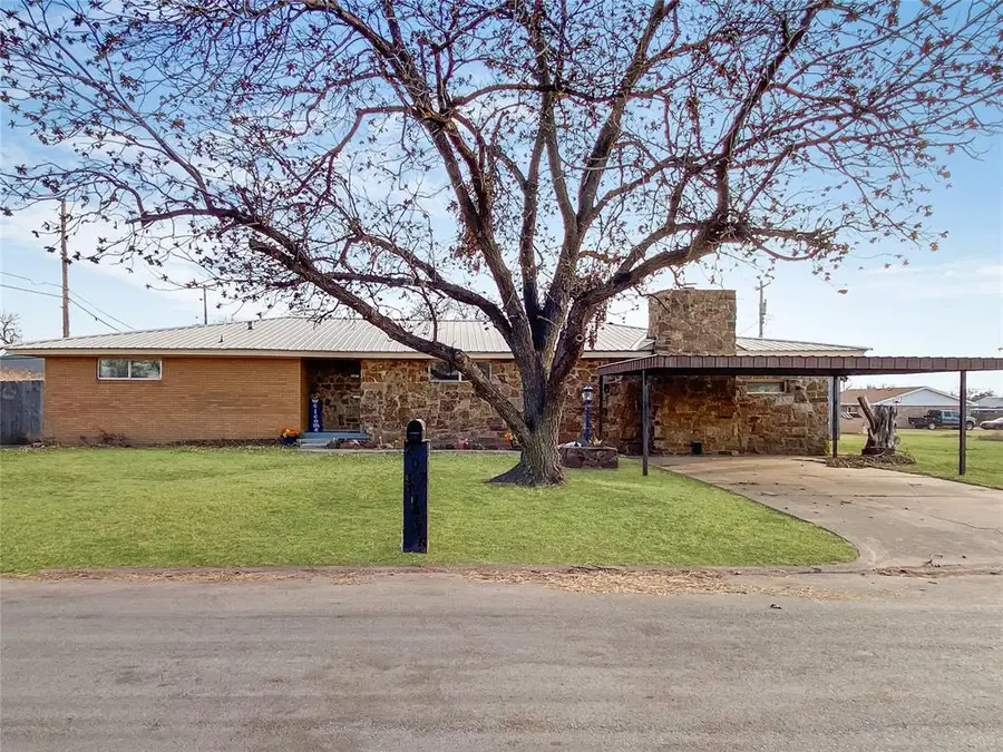 207 Spurlin Drive, Sayre, OK 73662 - Image #2