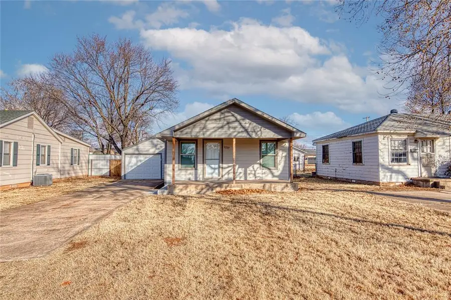 1217 W 6th Street, Elk City, OK 73644 - #2