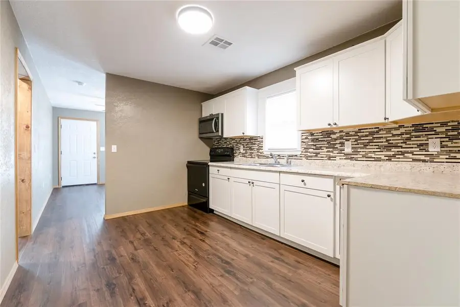 1217 W 6th Street, Elk City, OK 73644 - #3