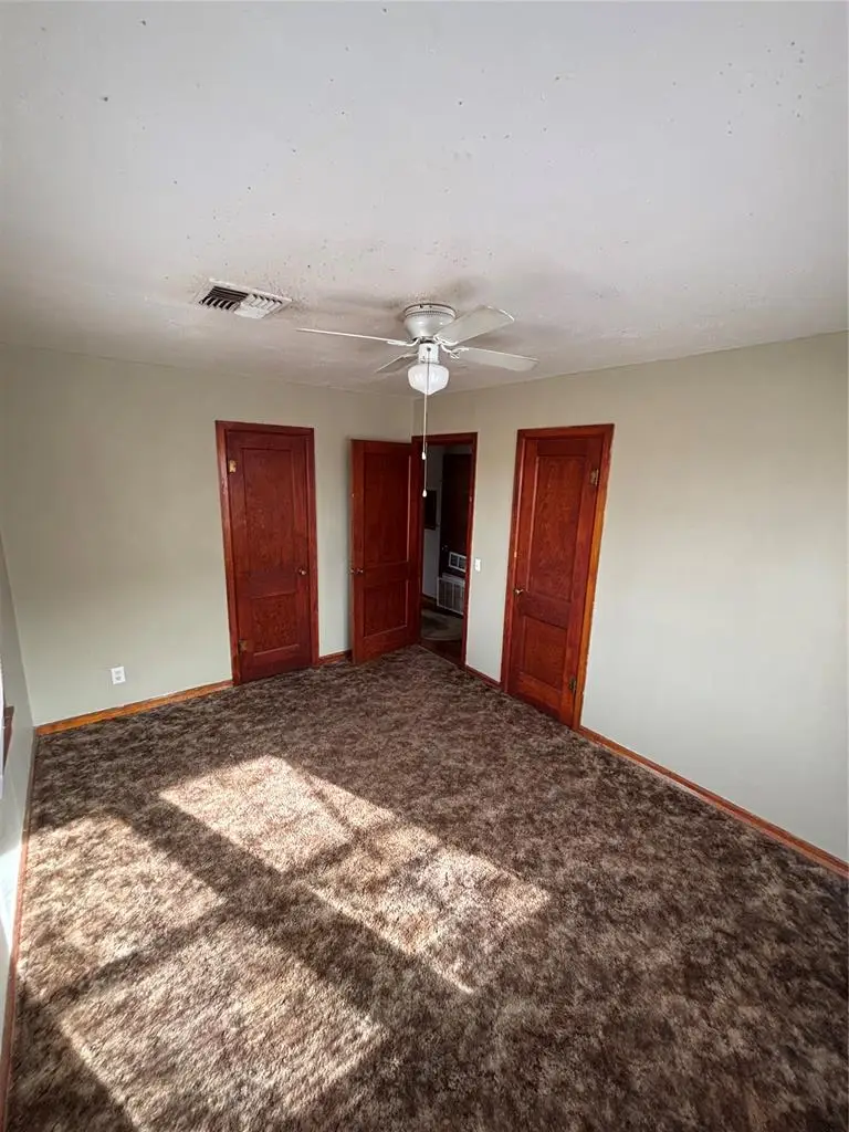 1504 N 6th Street, Sayre, OK 73662 - #3