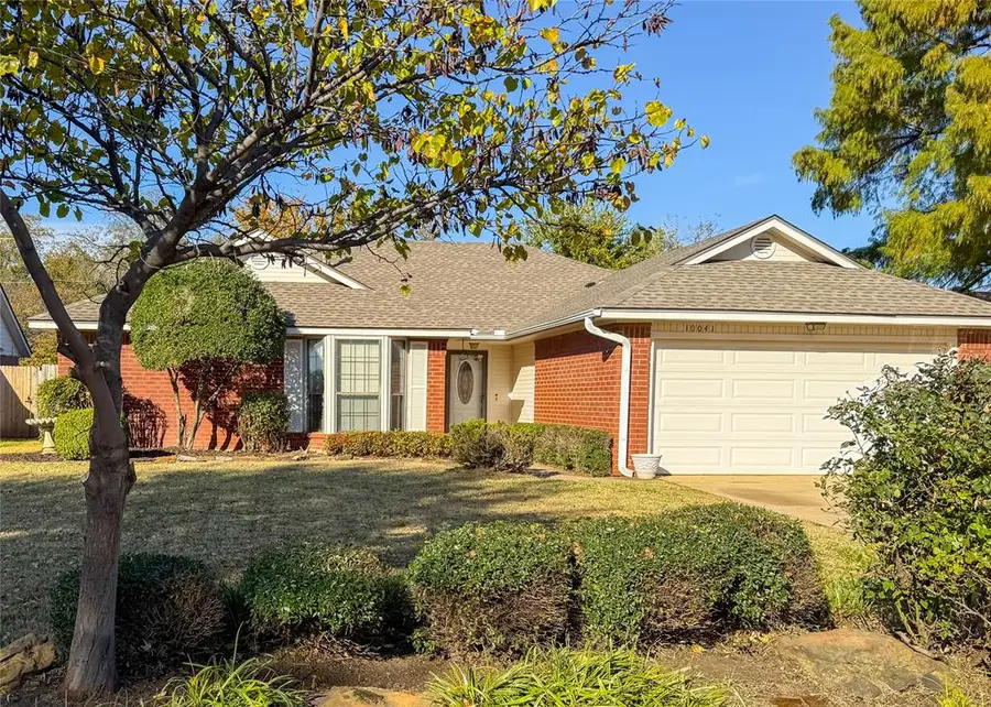 10041 Aberdeen Lane, Yukon, OK 73099 - Image #2