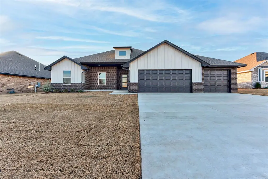 2004 W Flintlock Way, Mustang, OK 73064 - Image #1