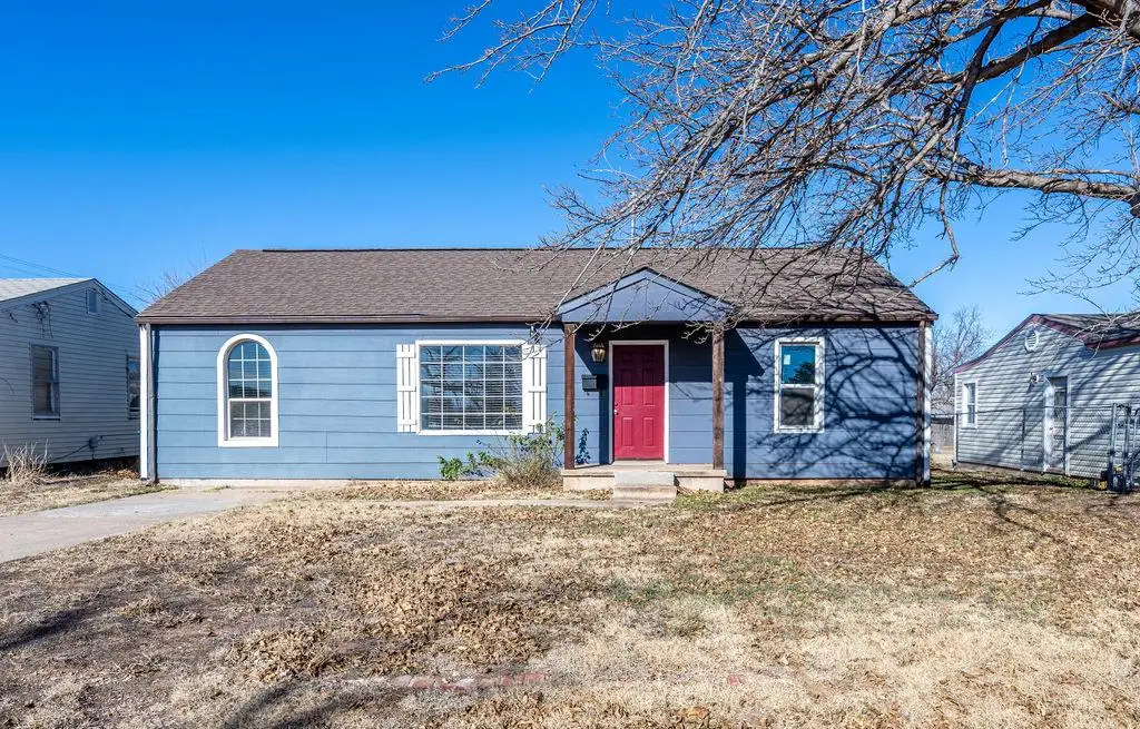 631 W 10th Street, Cordell, OK 73632 - #1