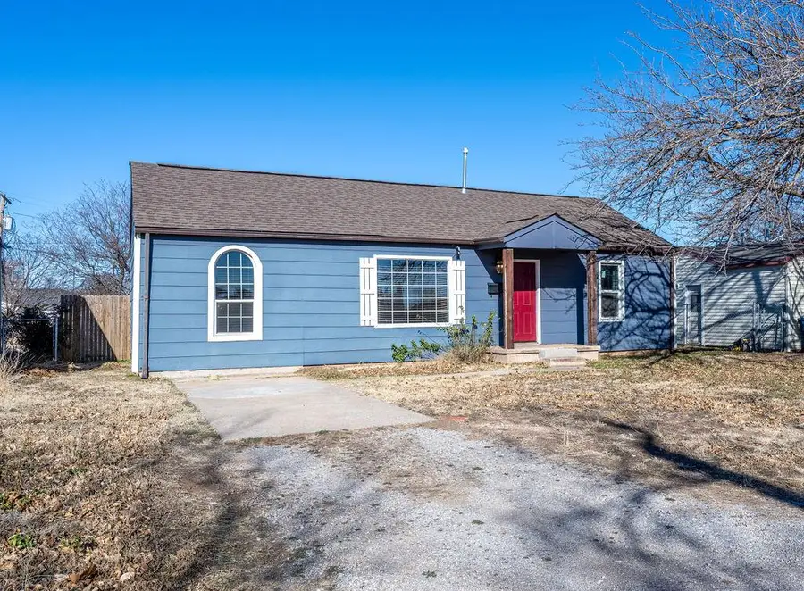 631 W 10th Street, Cordell, OK 73632 - #2