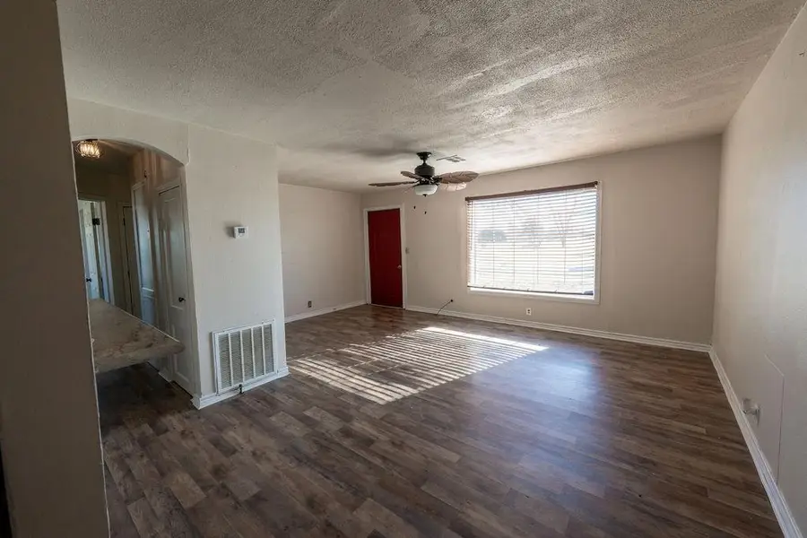 631 W 10th Street, Cordell, OK 73632 - #3