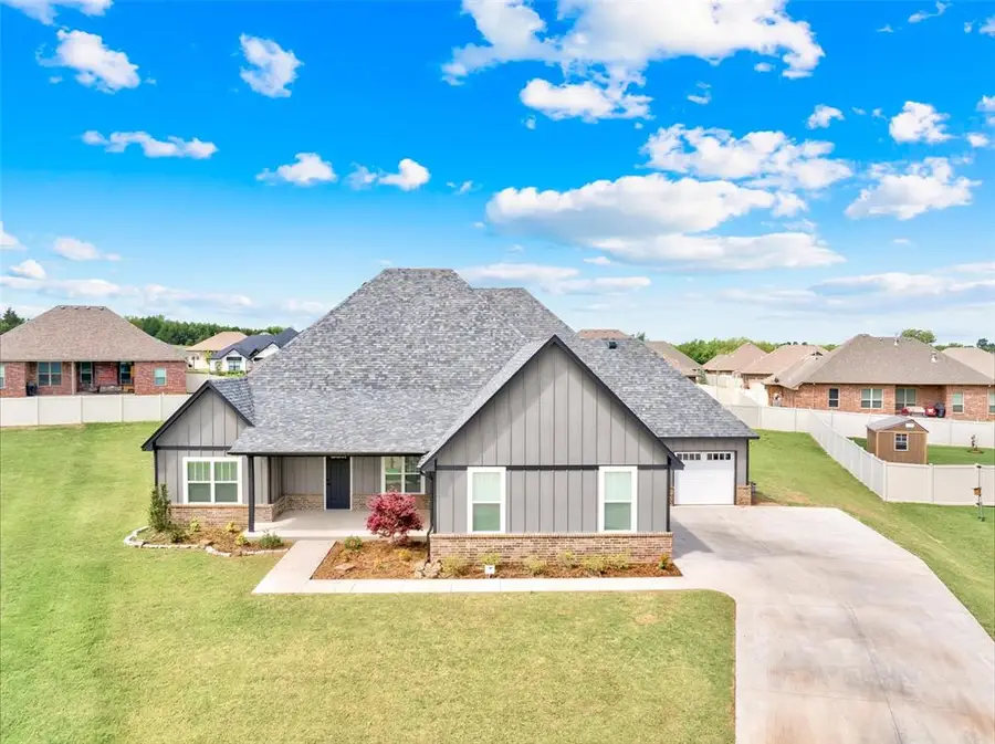2704 Woodlawn Court, Shawnee, OK 74804 - Image #2