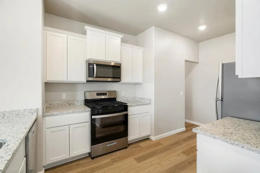 725 Luna Way, Tuttle, OK 73089 - Image #2