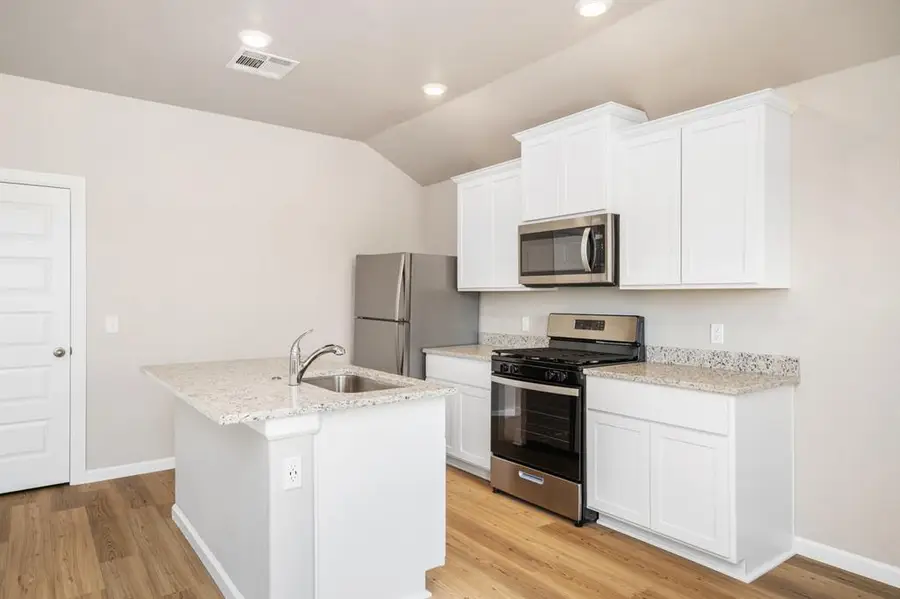 640 Luna Way, Tuttle, OK 73089 - Image #2