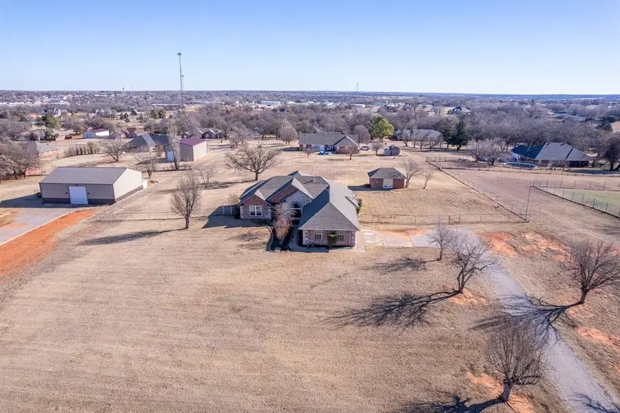 900 S Spring Lane, Blanchard, OK 73010 - Image #2