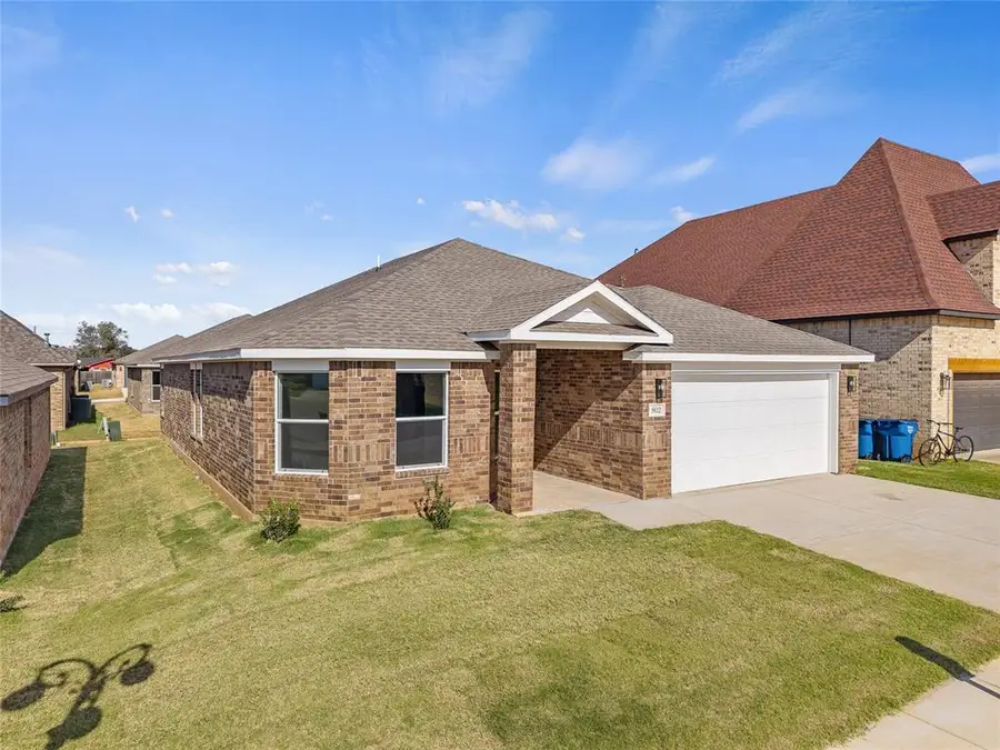 807 Chateau Court, Kingfisher, OK 73750 - #2