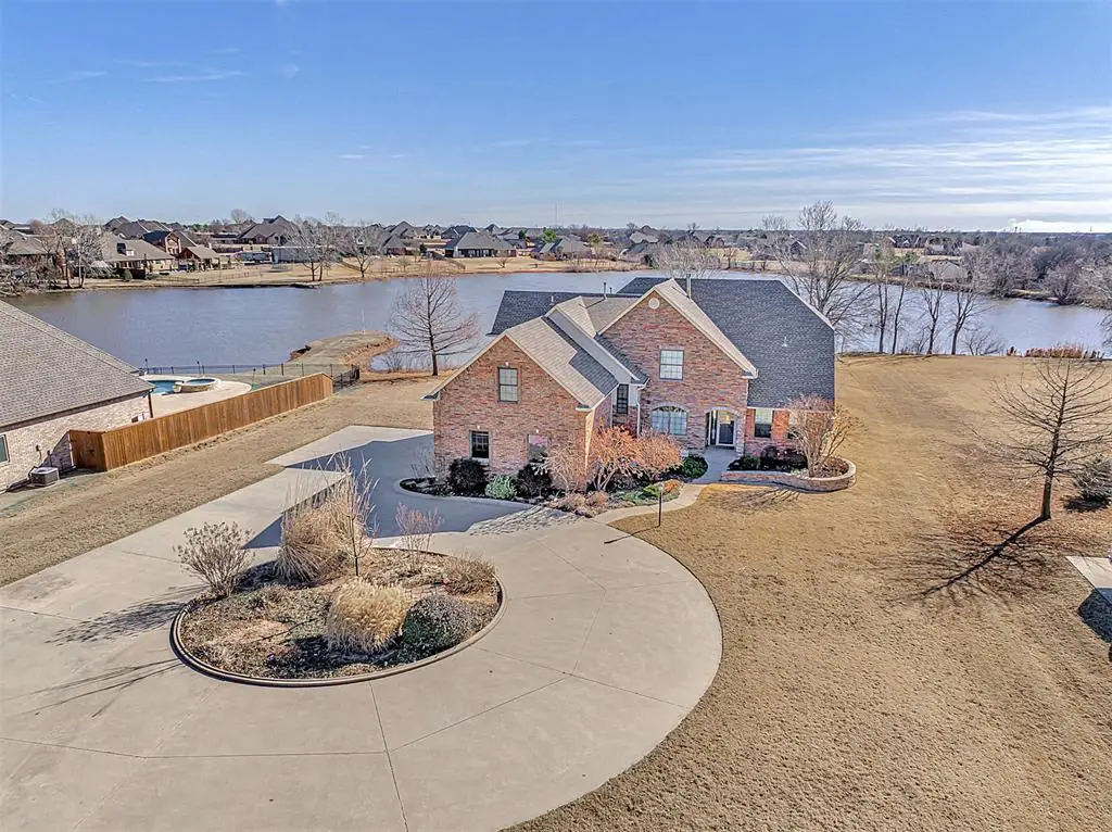 3004 Twin Lake Drive, Moore, OK 73165 - Image #1