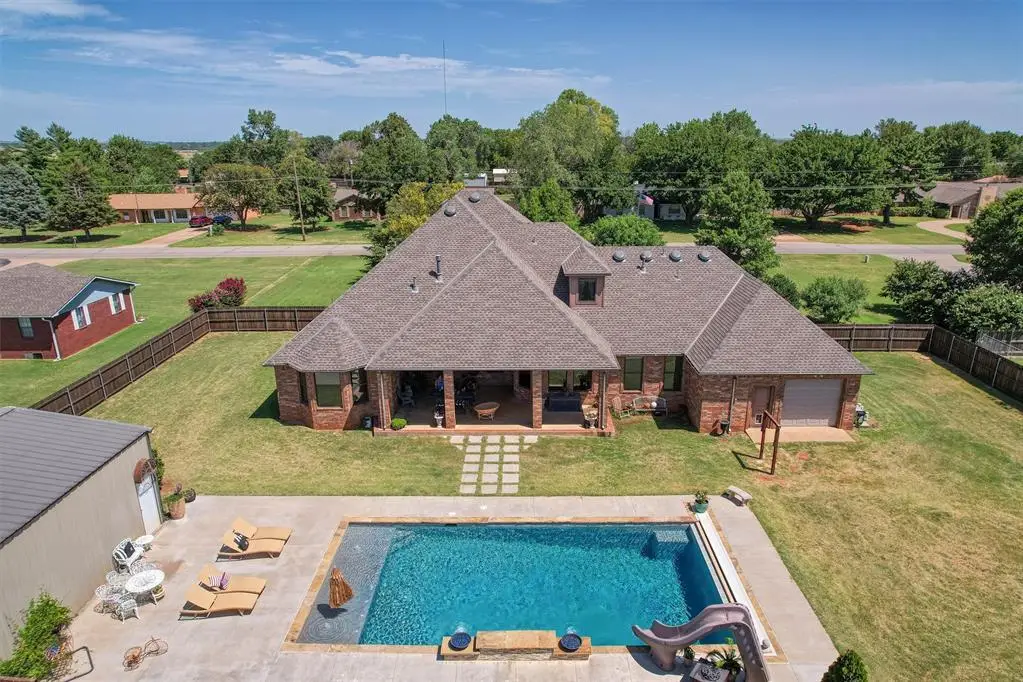 316 W Lakeview Drive, Elk City, OK 73644 - #1