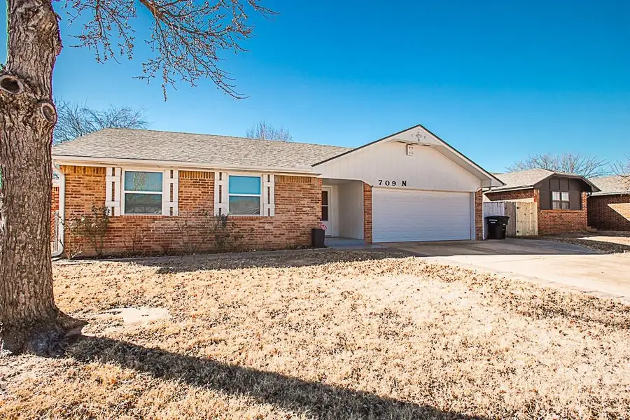 709 N Silver Leaf Drive, Moore, OK 73160 - Image #3
