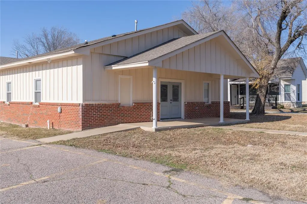 700 N Tucker Avenue, Shawnee, OK 74801 - Image #1