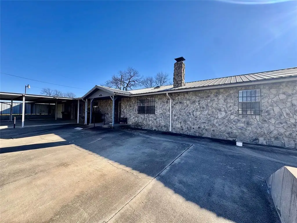 324 W 4th Street, Wewoka, OK 74884 - #1