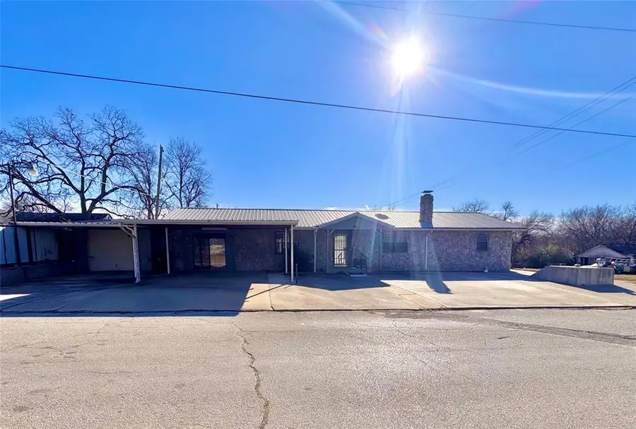 324 W 4th Street, Wewoka, OK 74884 - #2