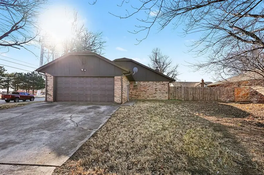 1056 Mabel C Fry Boulevard, Yukon, OK 73099 - Image #2