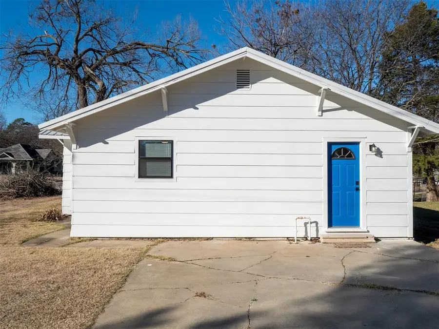 415 W 10th Street, Wewoka, OK 74884 - #3