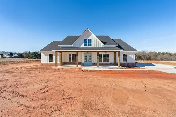 921 Meadow Park Road, Guthrie, OK 73044