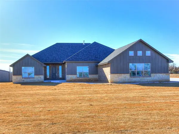 8681 Oak Tree Circle, Edmond, OK 73025