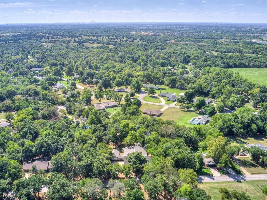 2404 Rambling Road, Edmond, OK 73025 - Image #3