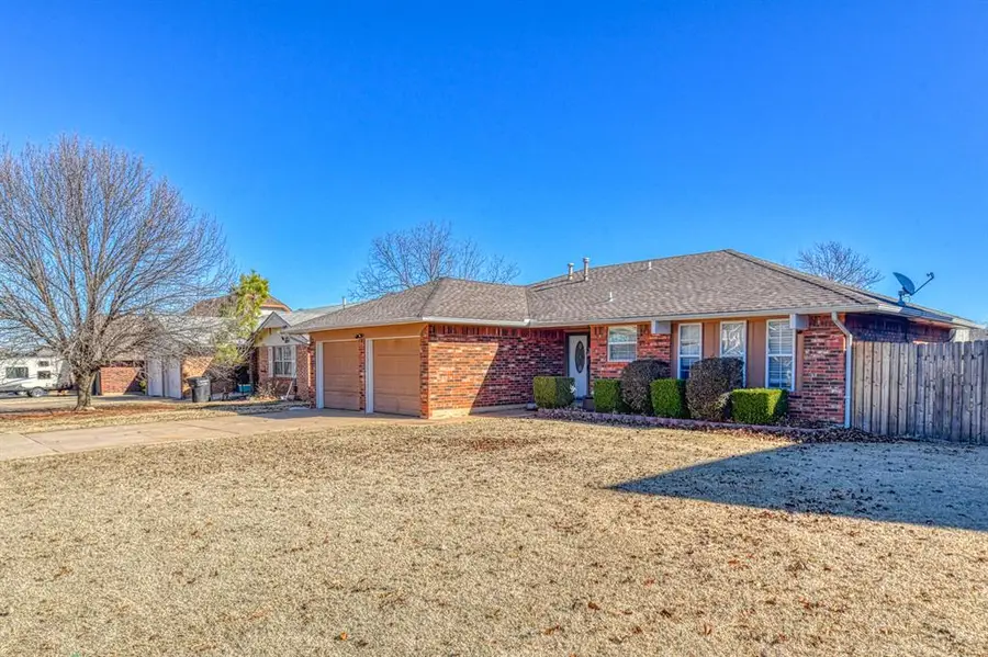 300 S English Drive, Moore, OK 73160 - Image #2