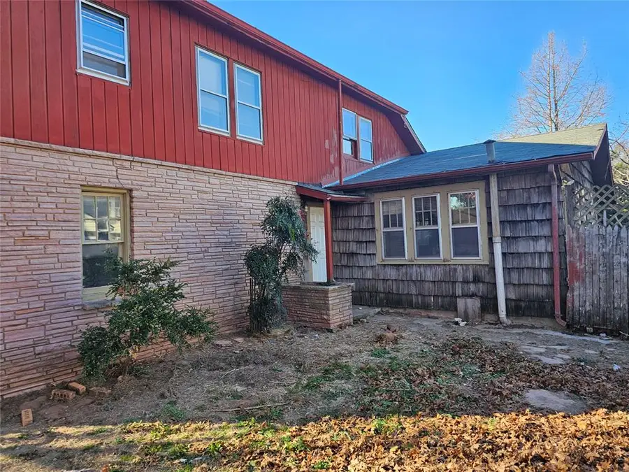 1411 S 11th Street, Chickasha, OK 73018 - #2