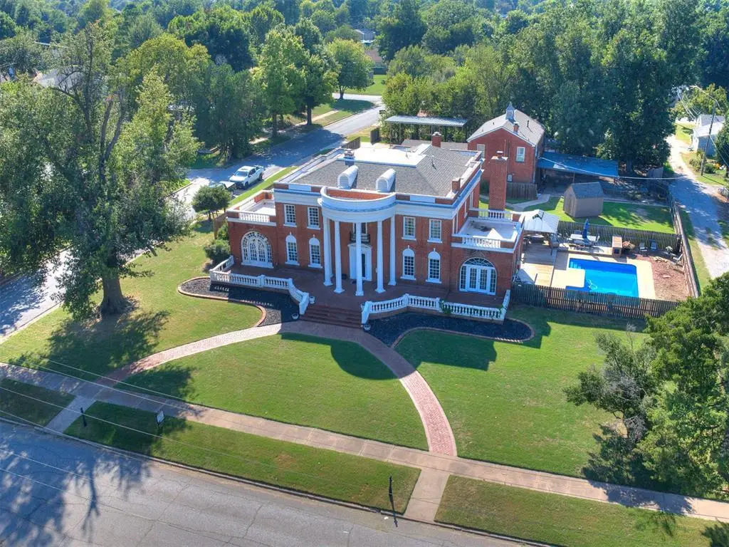 828 S 12th Street, Chickasha, OK 73018 - #1