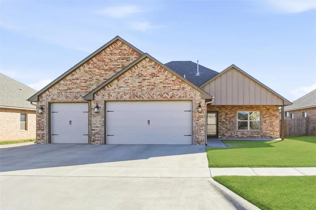 2112 Longhorn Trail, Altus, OK 73521 - Image #1