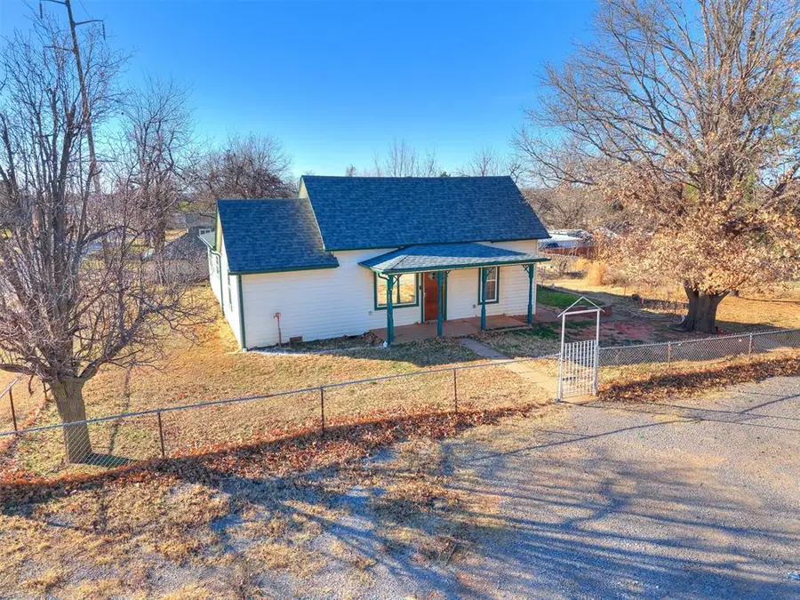 418 S 10th Street, Kingfisher, OK 73750 - #2