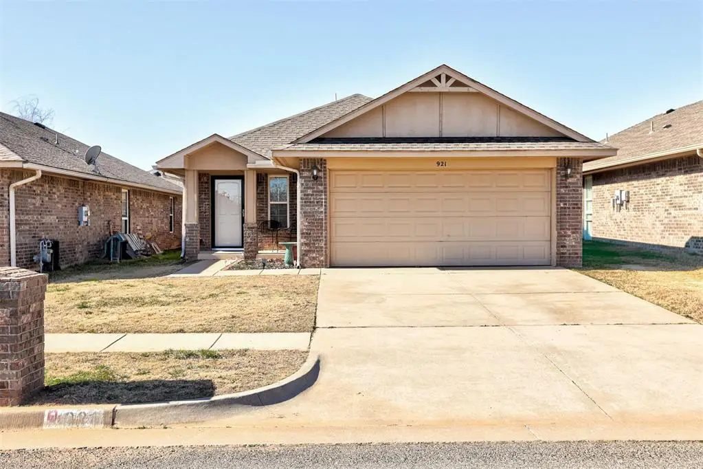 921 Switzerland Avenue, Yukon, OK 73099 - Image #1