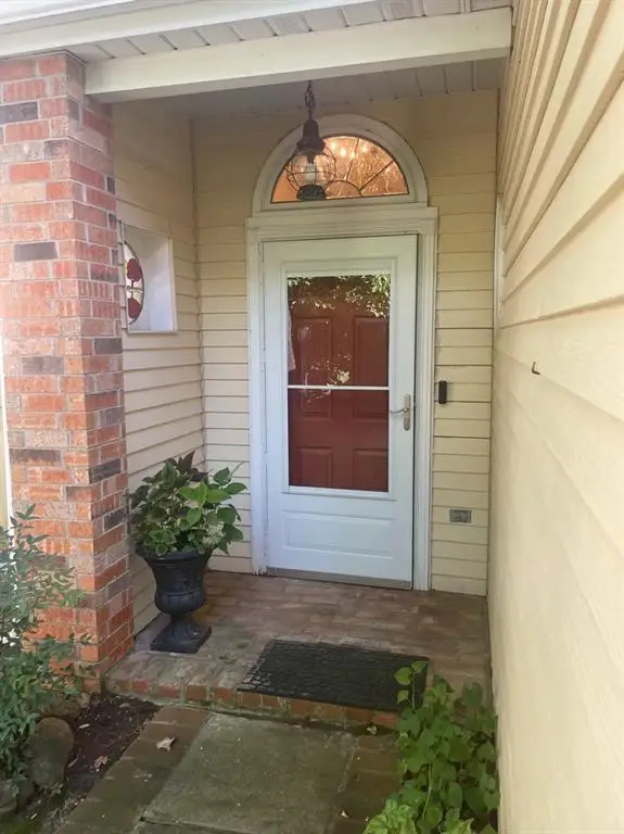 9020 N Timberview Drive, Midwest City, OK 73130