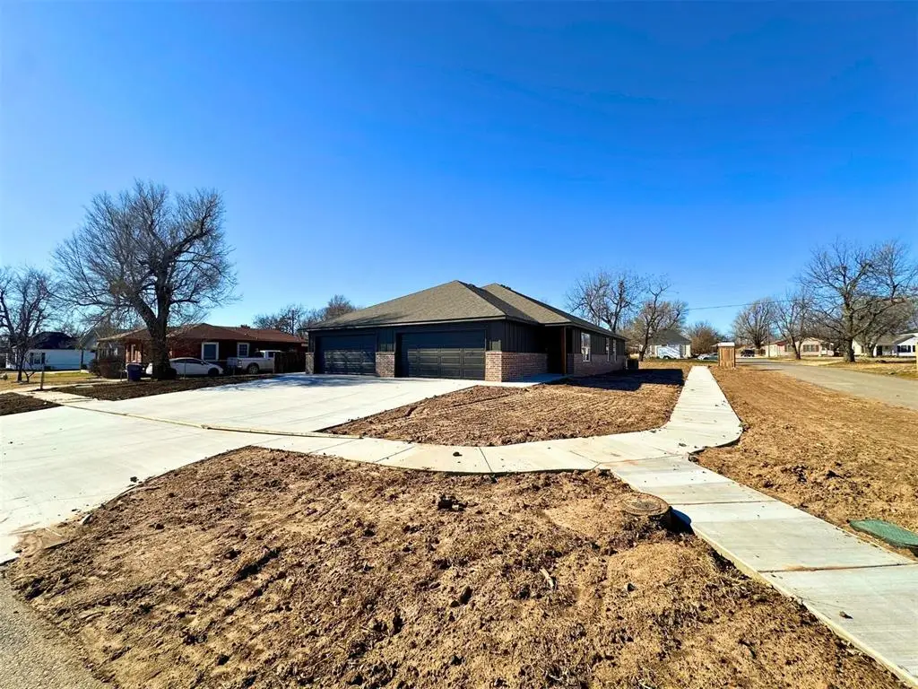 1402 S Jensen Avenue, El Reno, OK 73036 - Image #1