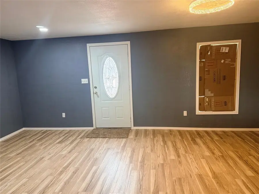 526 S Howard Avenue, Elk City, OK 73644 - #3