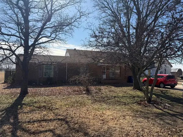601 W Apache Street, Lindsay, OK 73052