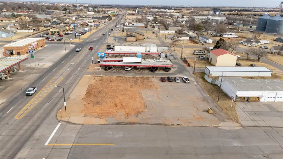 202 E Main Street, Weatherford, OK 73096 - #2