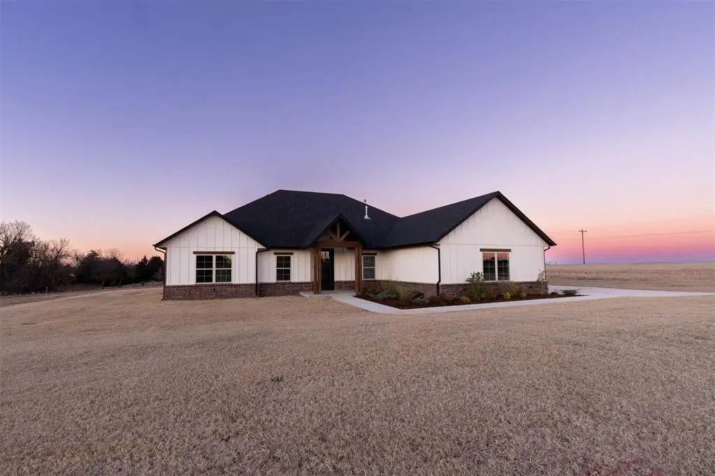 4348 Raymond Lane, Guthrie, OK 73044 - Image #1