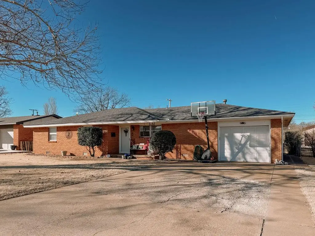 923 N Krest Drive, Weatherford, OK 73096 - #1
