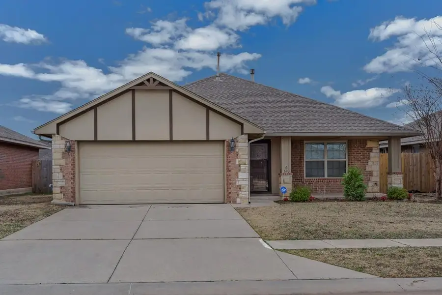 620 Apple Tree Lane, Moore, OK 73160 - Image #2