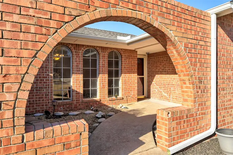 8037 Willow Creek Boulevard, Oklahoma City, OK 73162 - Image #2